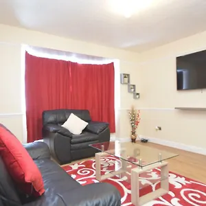 Four Bedroom Townhouse 12 Minutes Walk To Excel Exhibition Centre Holiday home